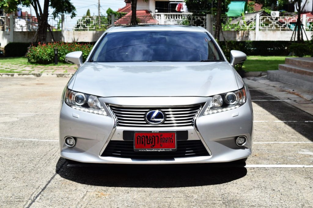 Lexus ES300h มือสอง