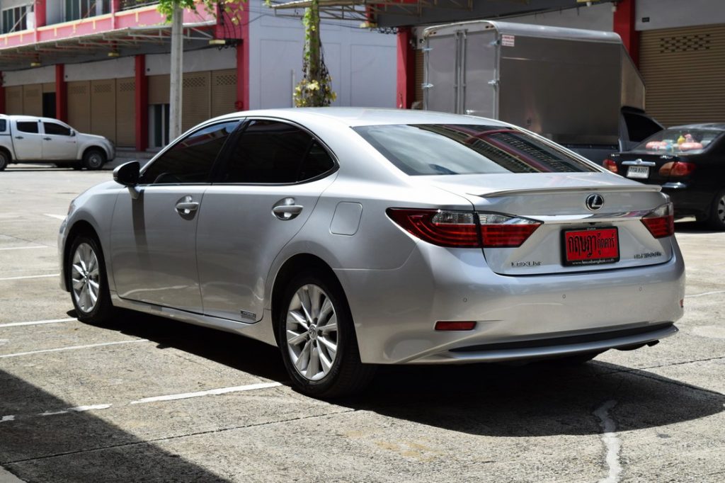 Lexus ES300h มือสอง