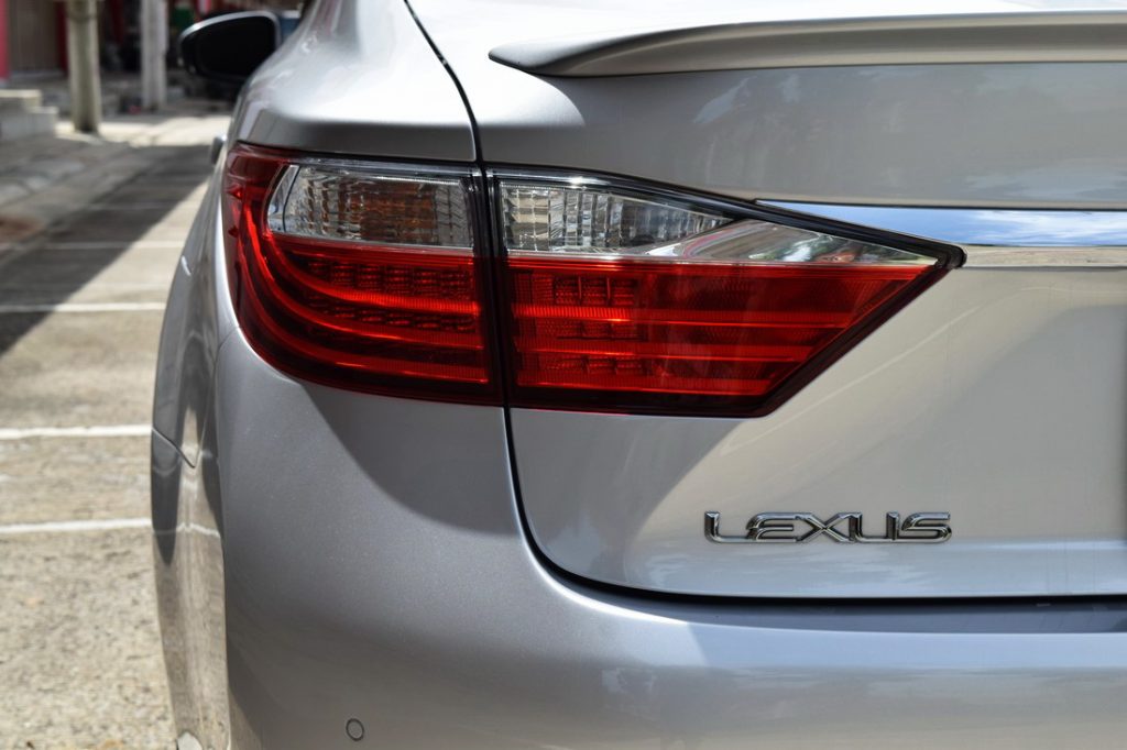 Lexus ES300h มือสอง