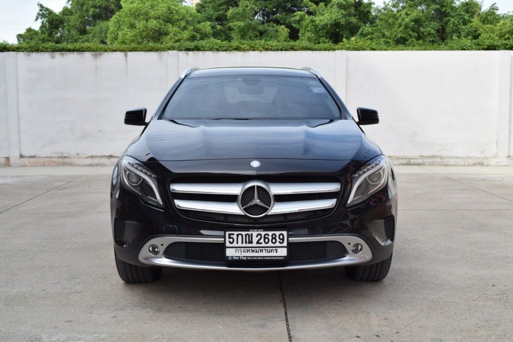 ภายนอก Mercedes-Benz GLA 200 มือสอง