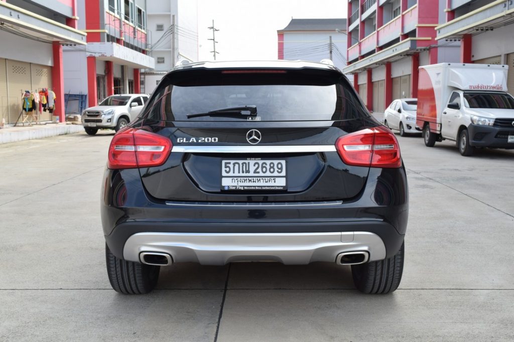 ภายนอก Mercedes-Benz GLA 200 มือสอง