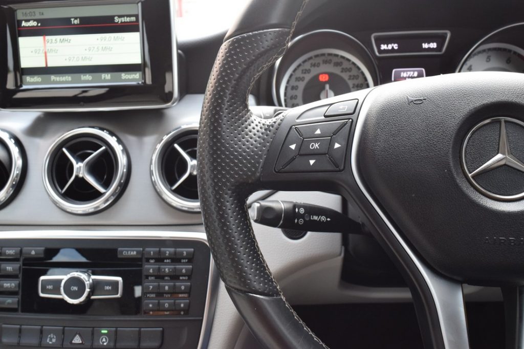 ภายใน Mercedes-Benz GLA 200 มือสอง