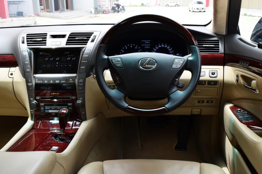 Lexus LS460L รถผู้บริหารมือสอง