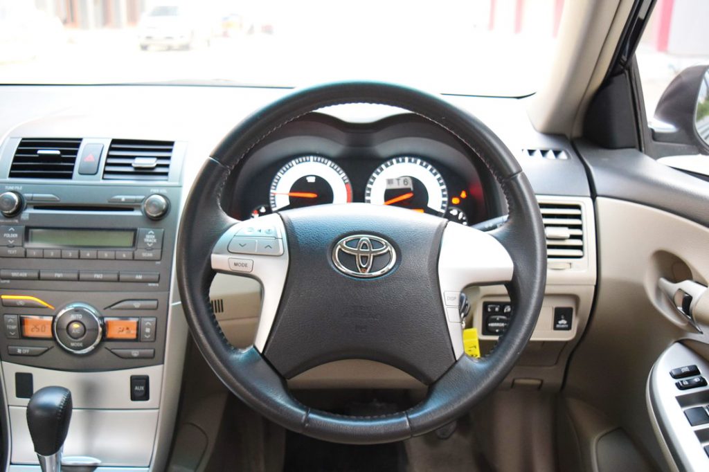 ภายใน toyota altis มือสอง