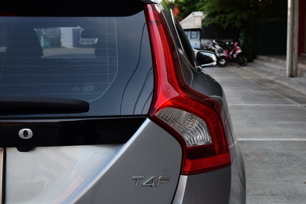 Volvo V60 มือสอง